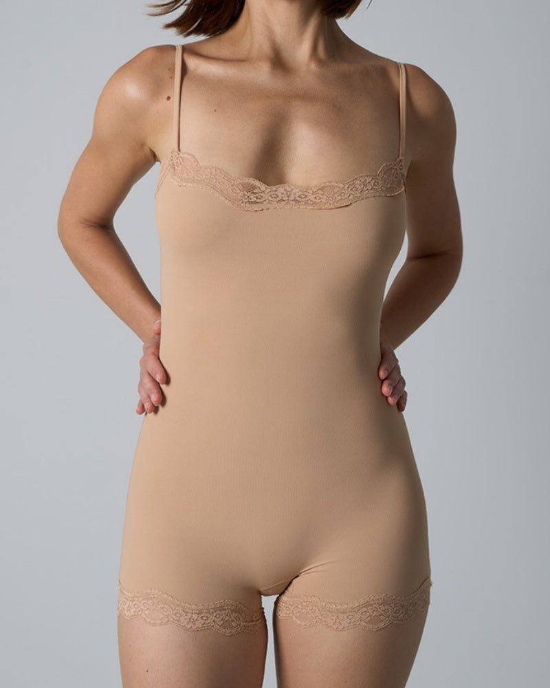 Body moldeador con encaje y tirantes ajustables tipo espagueti
