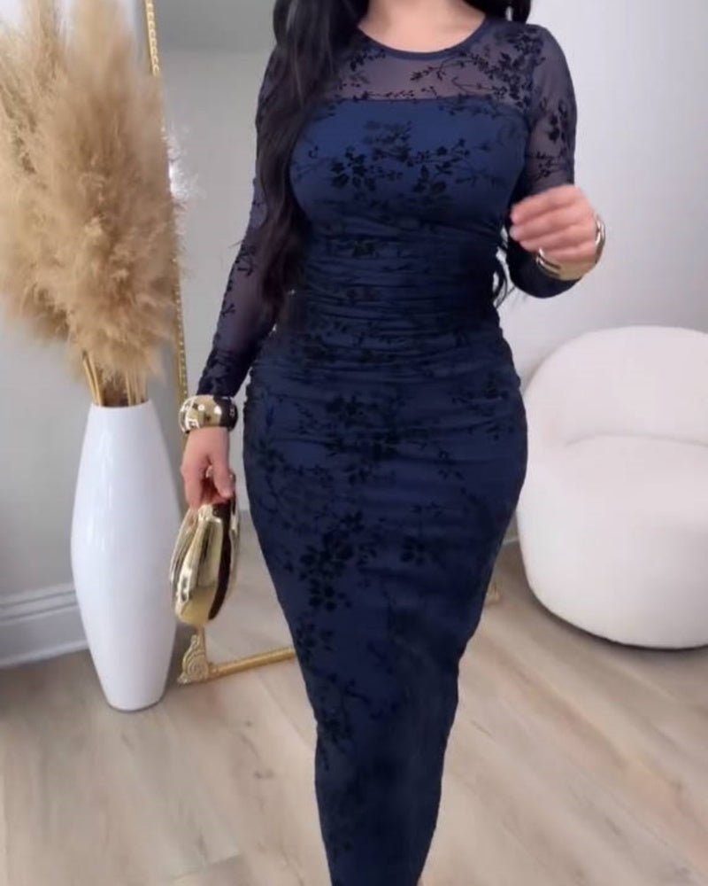 Vestido Maxi de Malla con Mangas Largas y Fruncido Floral