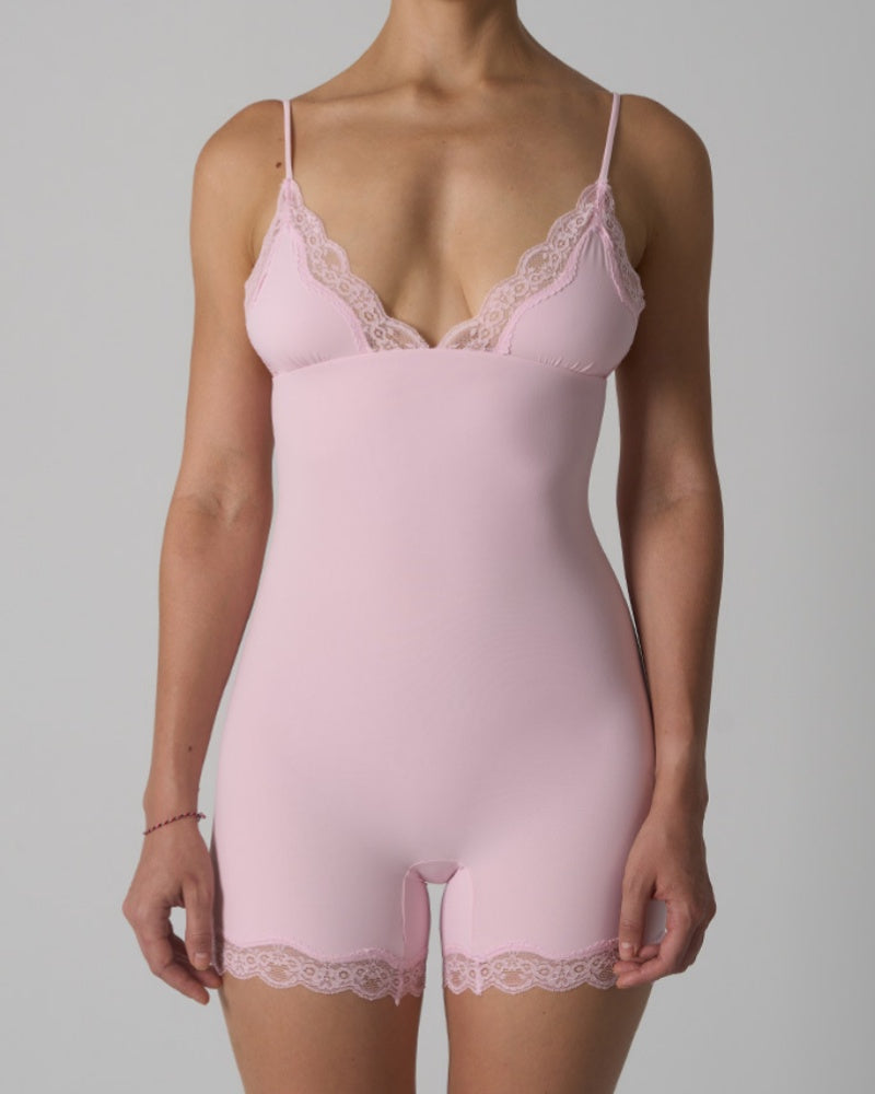 Body de moldeo sin costuras con tirantes en forma de triángulo y detalle de encaje