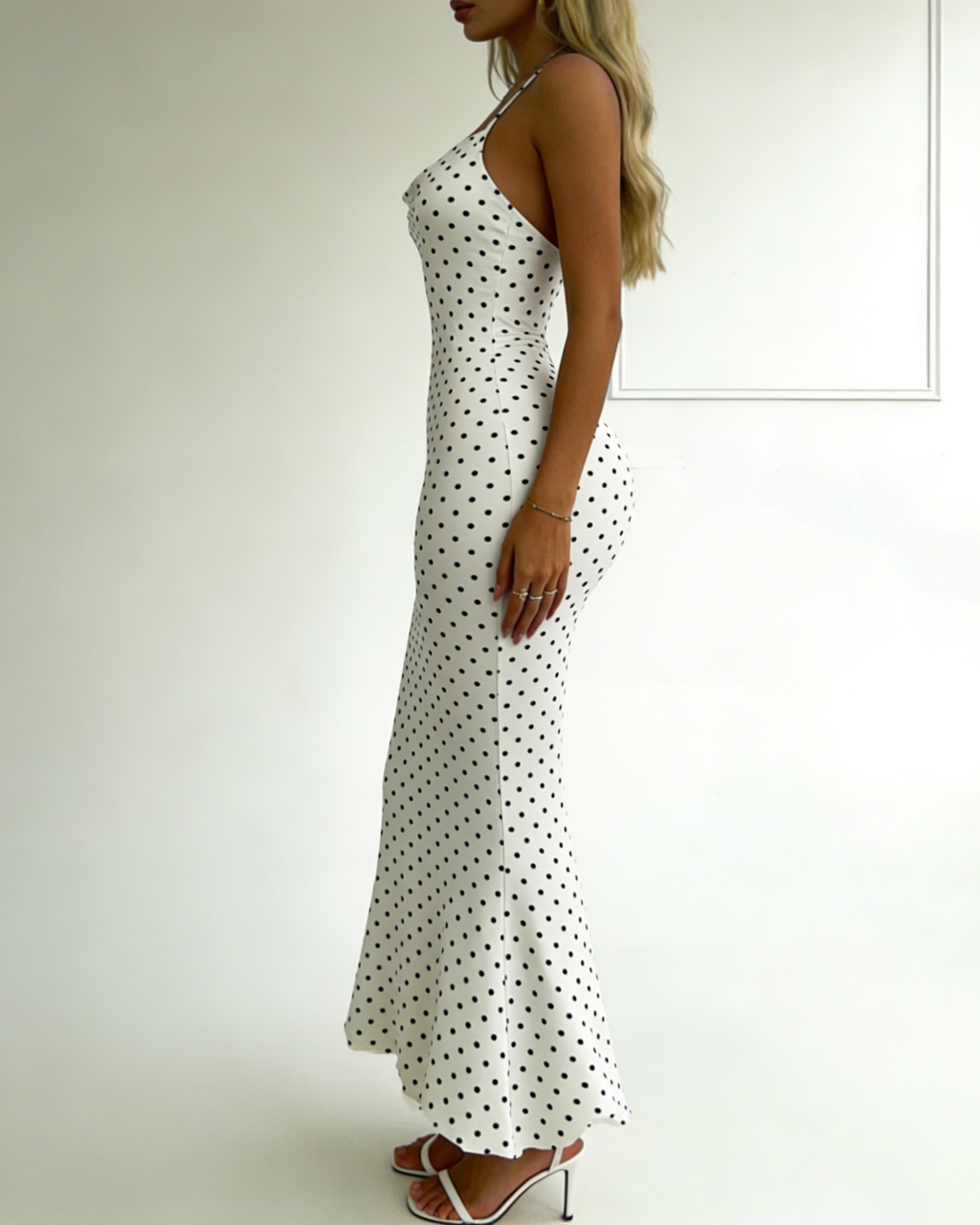 Vestido Ajustado Femenino Elegante y Sexy con Tirantes Finos y Estampado de Lunares
