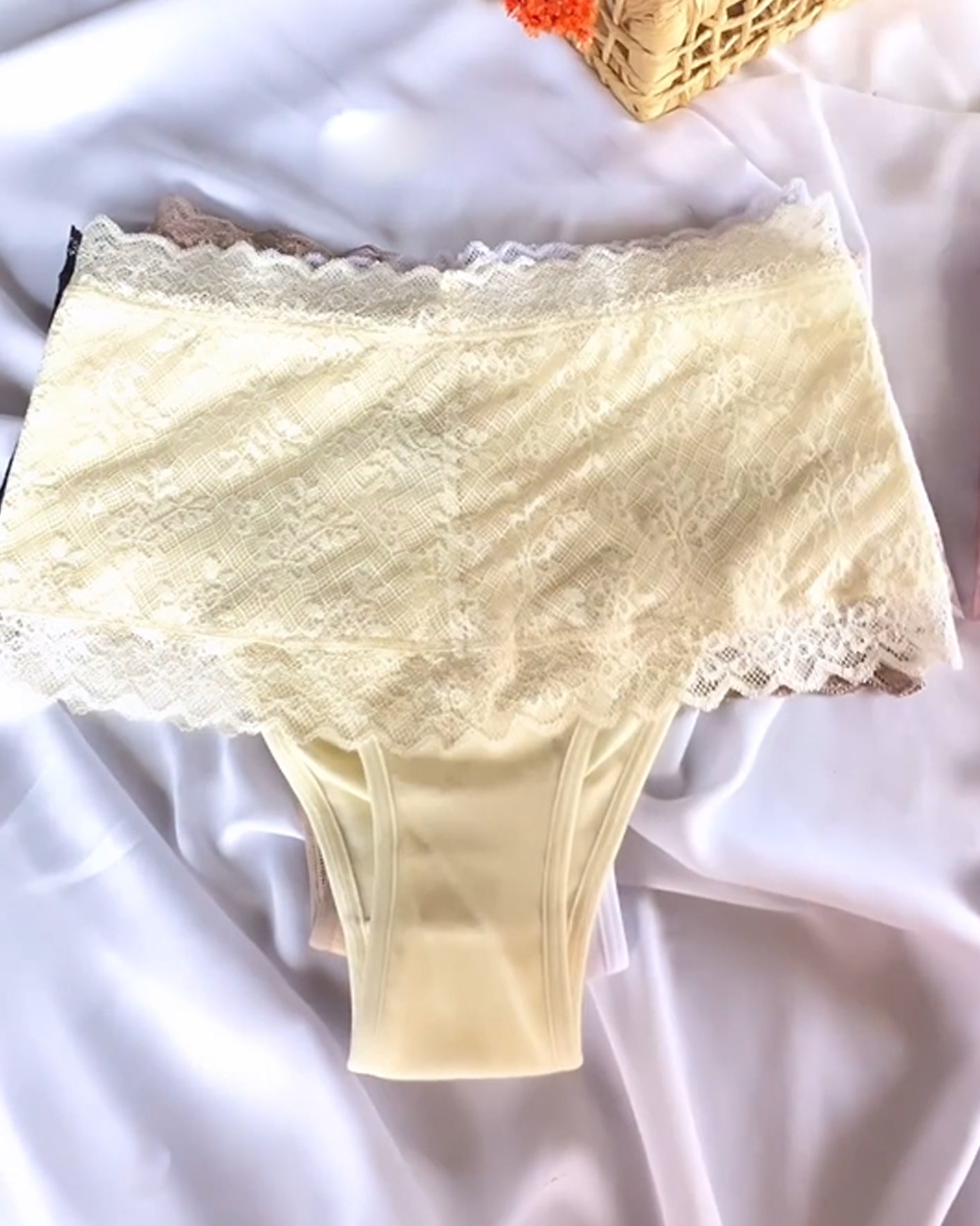 Panties de encaje moldeadores de cintura media