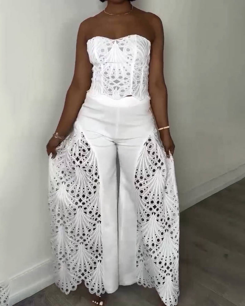 Conjunto de Top Elegante Sin Tirantes con Ojalillos Florales y Pantalones de Pierna Ancha