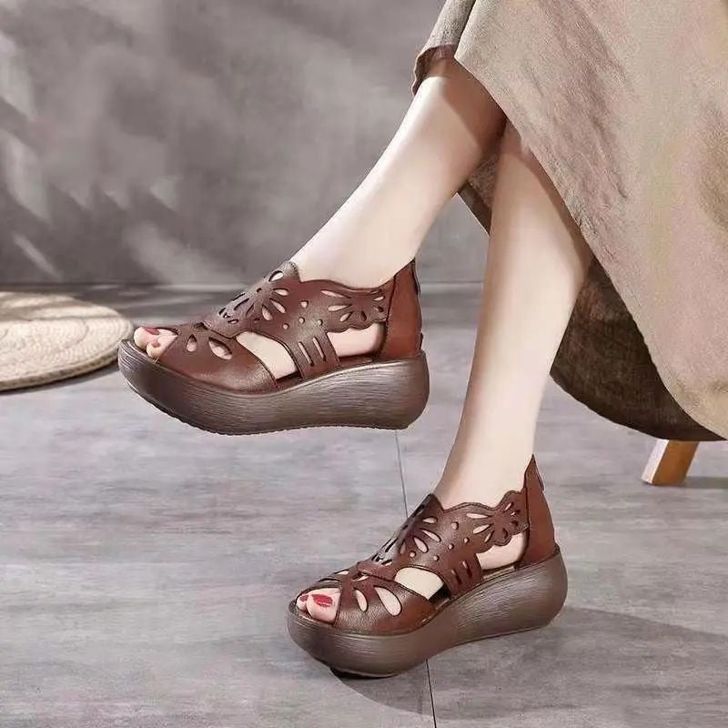 Sandalias Planas Cuero Suave Aura Mariposa Serenidad, Postura Saludable y Confort Todo el Día