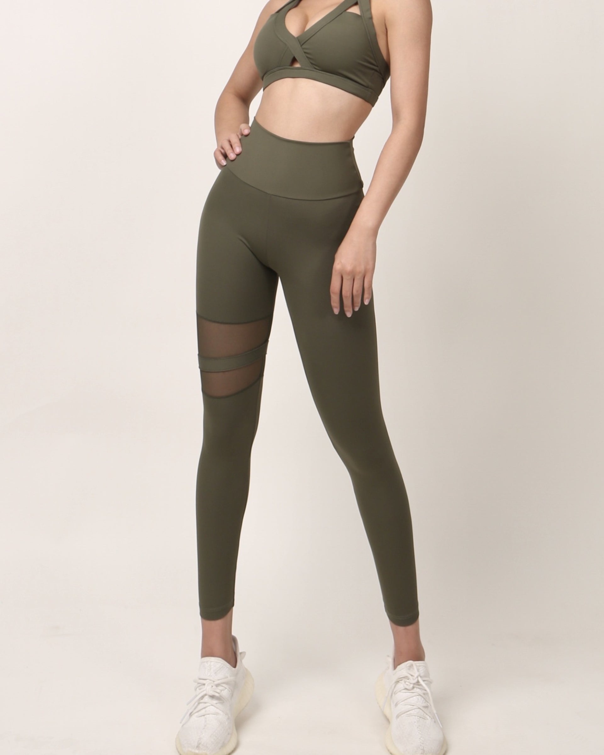 Leggings de Yoga con Bolsillo de Malla y Corte Único, Realce en la Cola