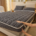 🛏️ Ropa de Cama Cálida de Franela Cepillada ❄️✨ ¡Con bolsillos profundos y esquinas antideslizantes para un descanso perfecto durante todo el año! 🛌🌙