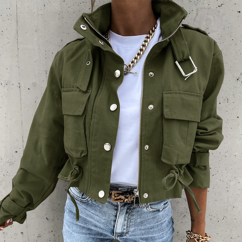 ⏰ ¡Oferta Limitada 50% OFF! 🧥 Chaqueta con Cuello Alto – Botones a Presión, Cordón Ajustable y Bolsillos, Estilo y Comodidad para Cualquier Ocasión ✨🌿