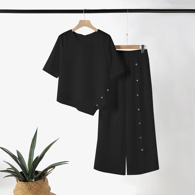 Top irregular + pantalones con botones decorativos: el look moderno que estabas buscando. 🔥