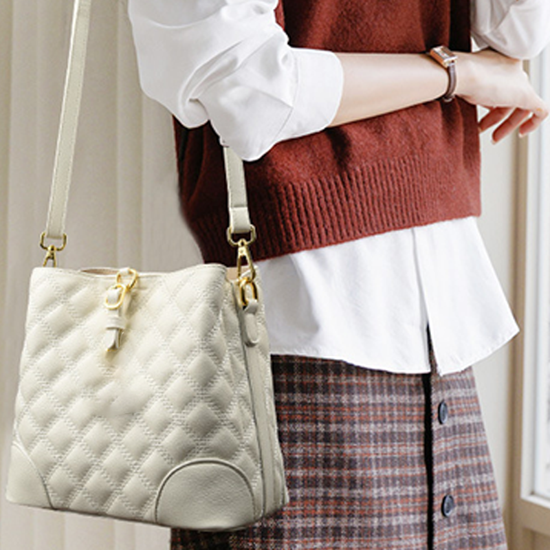 🌟✨ ¡Nuevo Modelo 2025! Bolsa Tipo Bucket Acolchada — Chic & Elegante para Ella 💖👜