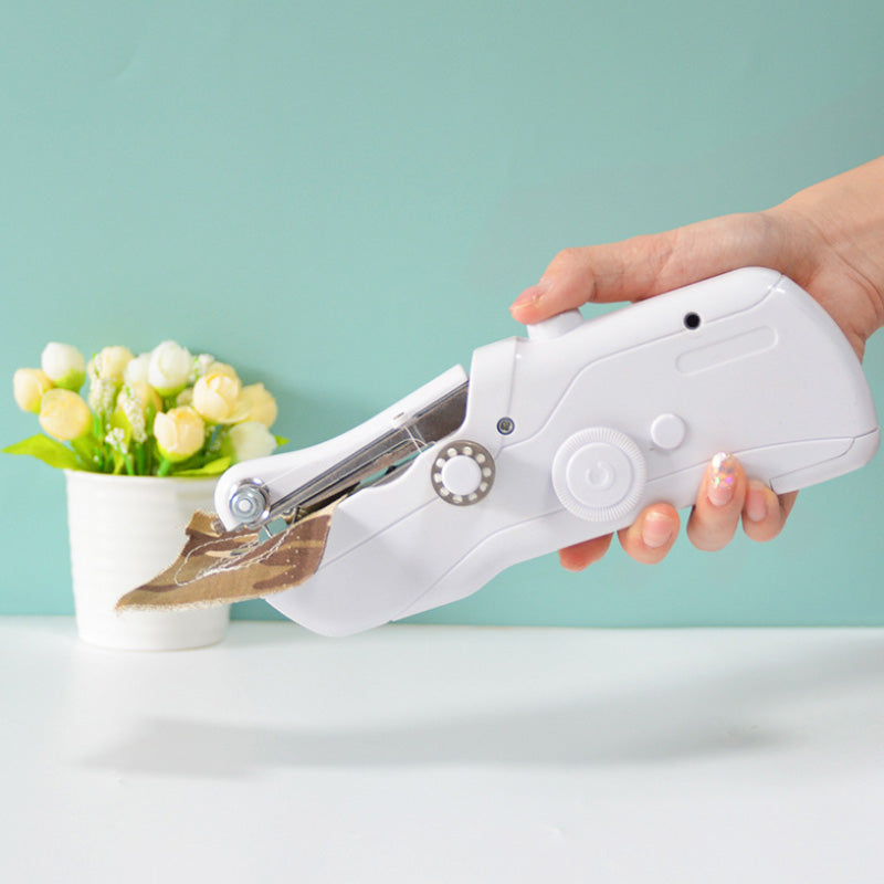 🔥 50% DE DESCUENTO 🔥  Mini Máquina de Coser Eléctrica Quick Se – Compacta, Rápida y Fácil de Usar ✂️🧵