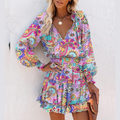 👗✨ Vestido Corto Elegante con Estampado – Cuello en V y Cintura Ajustada para un Look Sofisticado y Chic 🌸💖