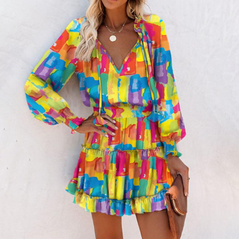 👗✨ Vestido Corto Elegante con Estampado – Cuello en V y Cintura Ajustada para un Look Sofisticado y Chic 🌸💖