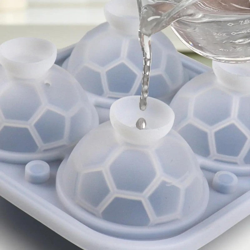 ⏰🔥 ¡50% DE DESCUENTO POR TIEMPO LIMITADO! ⚽ Bandeja de Hielo de Silicona – Forma de Balón de Fútbol, Divertida y Fácil de Usar para Bebidas 🍹✨