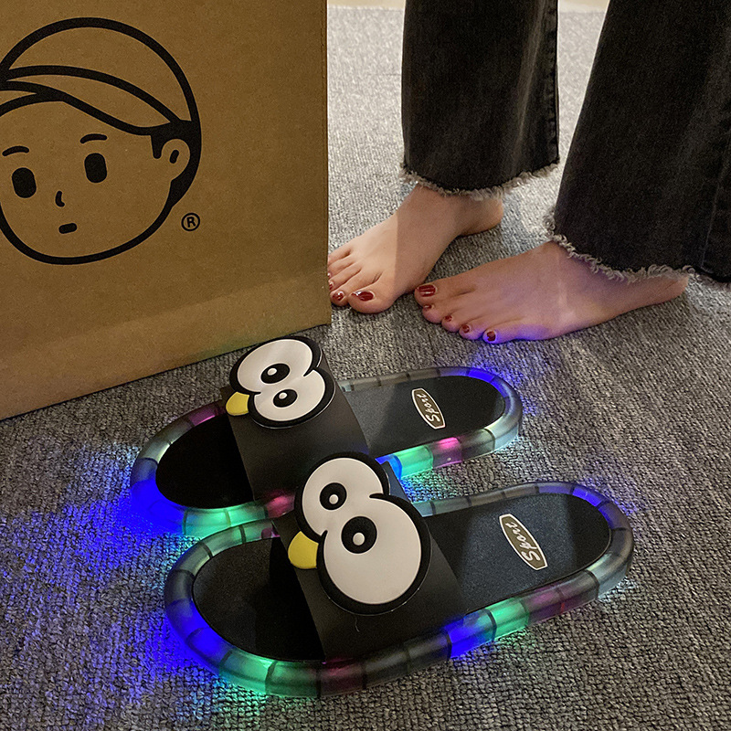 🐧🔥 ¡OFERTA 50% OFF! Zapatillas LED con Diseño de Pingüino – Divertidas y Cómodas