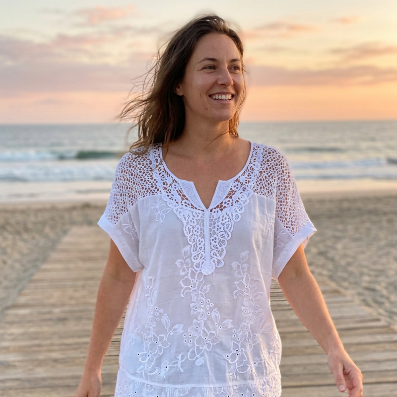 🌸✨ ¡OFERTA 50% OFF! Blusa Elegante con Encaje y Bordado Floral – Estilo Femenino y Sofisticado