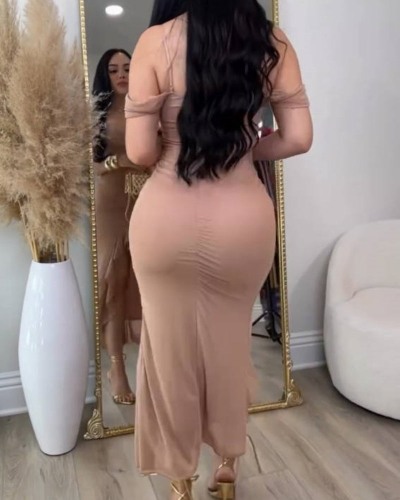 Vestido Glamuroso con Hombros Descubiertos y Abertura Asimétrica con Volantes