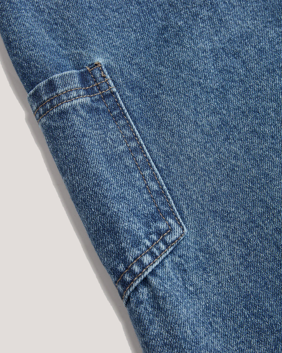 Jeans de pierna ancha con cintura alta y frente cruzado
